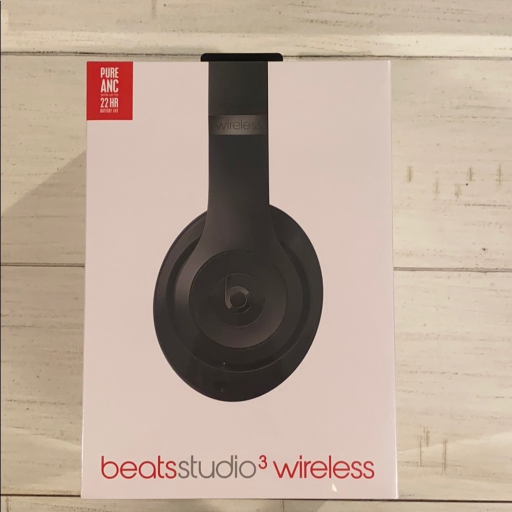 **🎈SOLD 🎈**   Apple, Studio3 Headphones